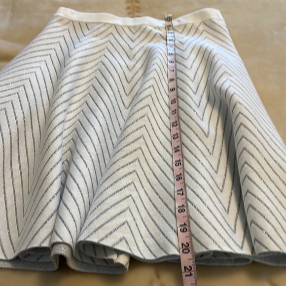 Grace element. size medium. white was silver thread - Picture 4 of 5